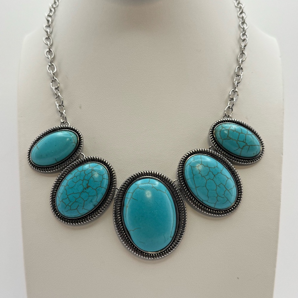 Howlite Turquoise Look Statement Necklace 19.5” Silver Tone Lobster Clasp